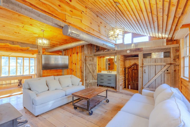 Secluded Smoky Mtn Lodge W/ Hot Tub Trails & Creek - Cosby, TN