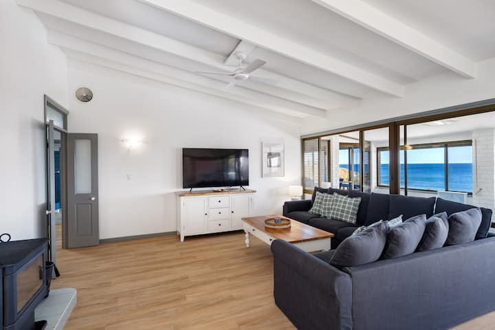 Beachfront Mansion By Peppy Beach Retreats® - Peppermint Grove Beach