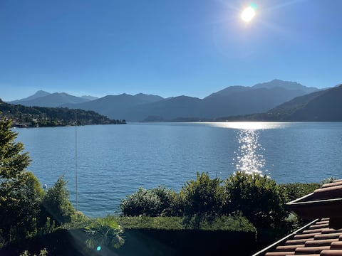 Top performing Airbnb: Lakefront flat with view and access to the lake in Tremezzina