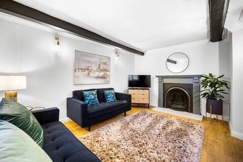 Top performing Airbnb: 31 Bailgate, Lincoln in Burton
