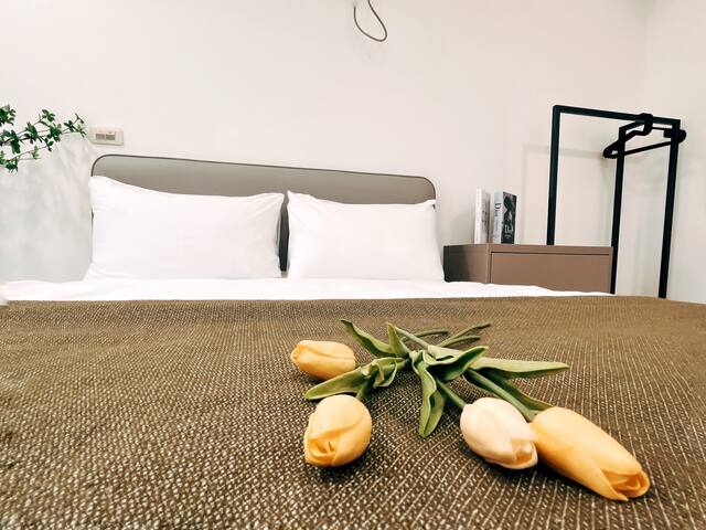 Sale! Spacious 132㎡ | 550m to MRT | Fast WiFi 600M gallery image 5