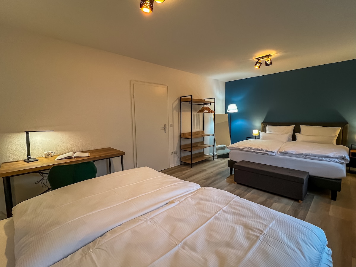 Dizajno një dhomë gjumi me 2 krevate dopio "king"