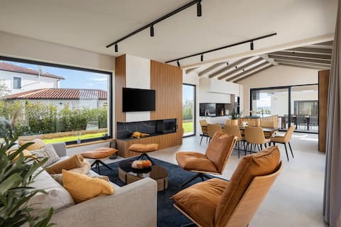 Popular Airbnb listing: Exclusive Private Villa with Heated Pool & Sauna in štifanići Stifanici