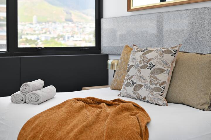 Cape Town Penthouse w/ 360° City & Mountain Views! gallery image 5