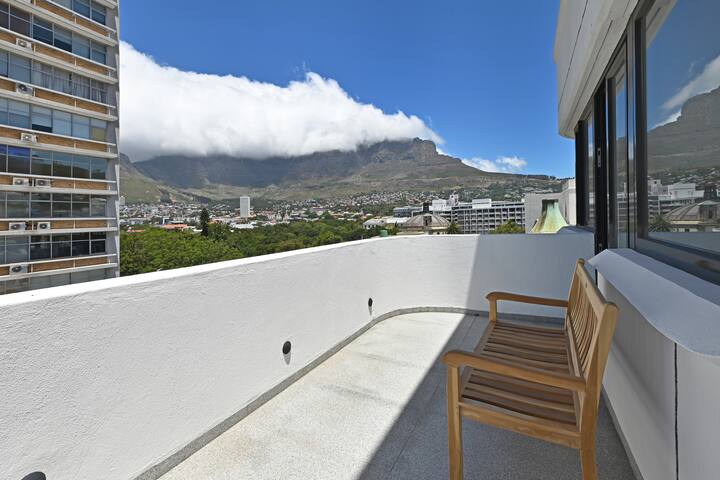 Cape Town Penthouse w/ 360° City & Mountain Views! gallery image 4