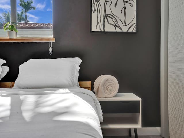 Private Waterfront Paradise minutes from Miami gallery image 3