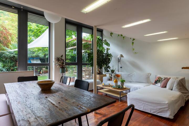 Luxury Summer House Garden&Spa for 8 (3bathrooms) gallery image 3