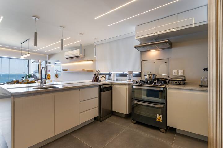 Boutique 2BR Oasis Copacabana Ocean Views gallery image 4