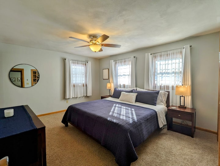 Dormitorio principal con cama king size