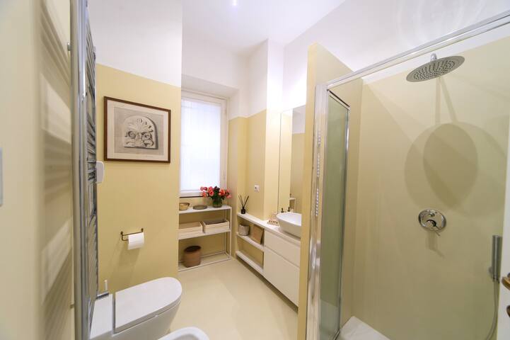 Bernini Stay, dreamy apartment at Trevi Fountain gallery image 3