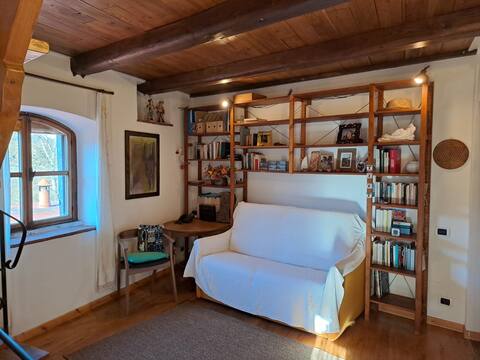 Annuncio Airbnb popolare: Casa Foglia Verde - nature steps from the sea a Lerici