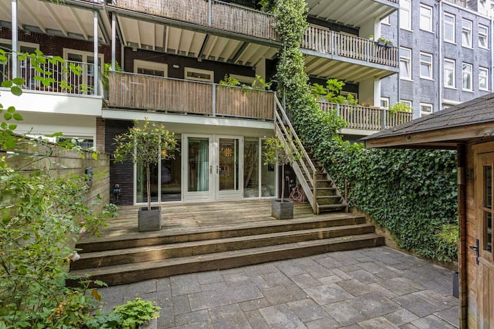 Luxurious home (garden + patio)