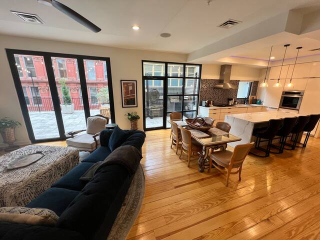 Vacation rental w/ Party Rooftop- Block to Parades gallery image 2