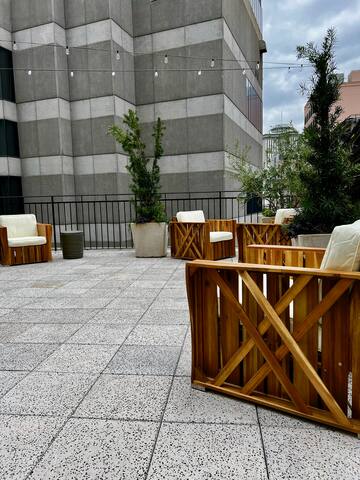 Vacation rental w/ Party Rooftop- Block to Parades gallery image 4