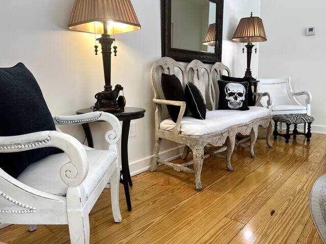 Vacation rental w/ Party Rooftop- Block to Parades gallery image 5