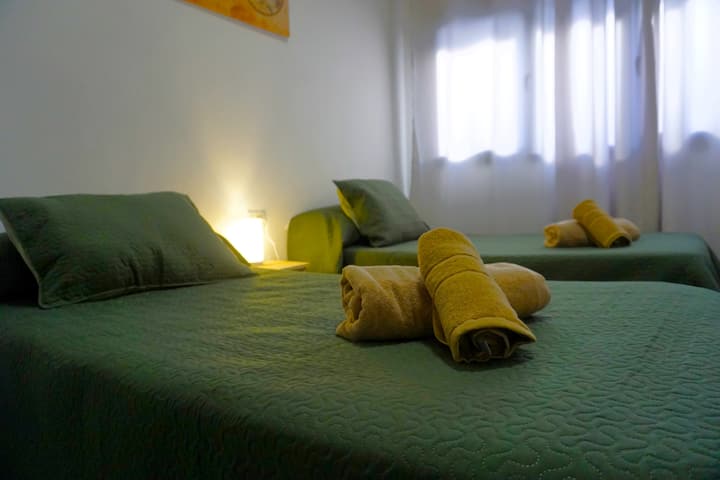 غرفة نوم في الطابق السفلي