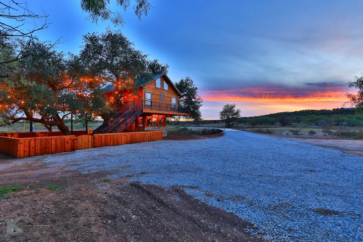 Fish Treehouse The Magical Treehouse! Hot Tub, Fire Pit & Fishing - Treehouses for ...