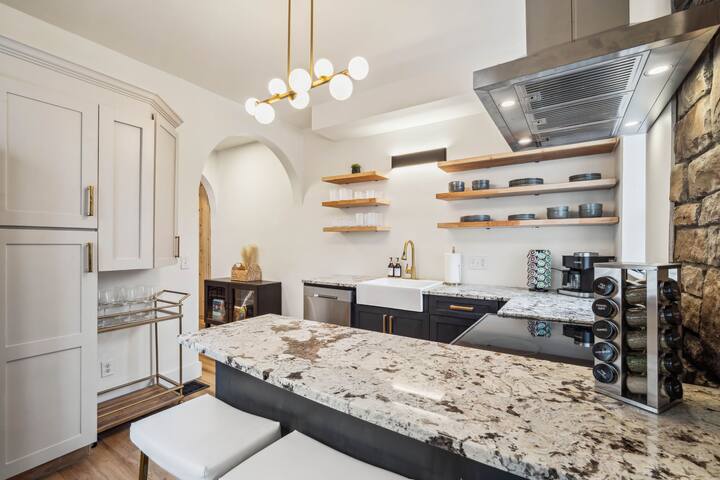 Mediterranean Style Home Close to OSU, EXPO, DWNTN gallery image 2