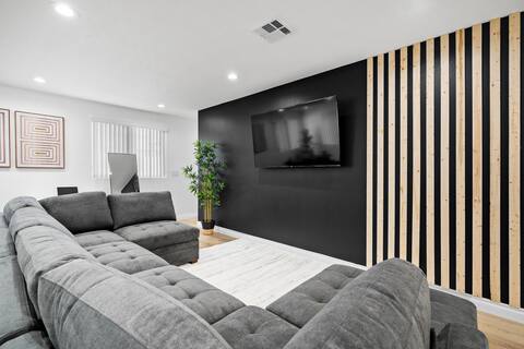 Stylish New Home Near DTLA, Disneyland, SOFI!