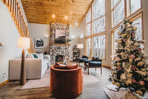 FallWater - 5BR Lakehouse, WtrFrnt, Ht Tub, F/pit