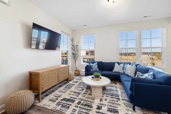 Tessa | Lux 3 Br Retreat | Garage | Personal Chef! - Wake Forest, NC