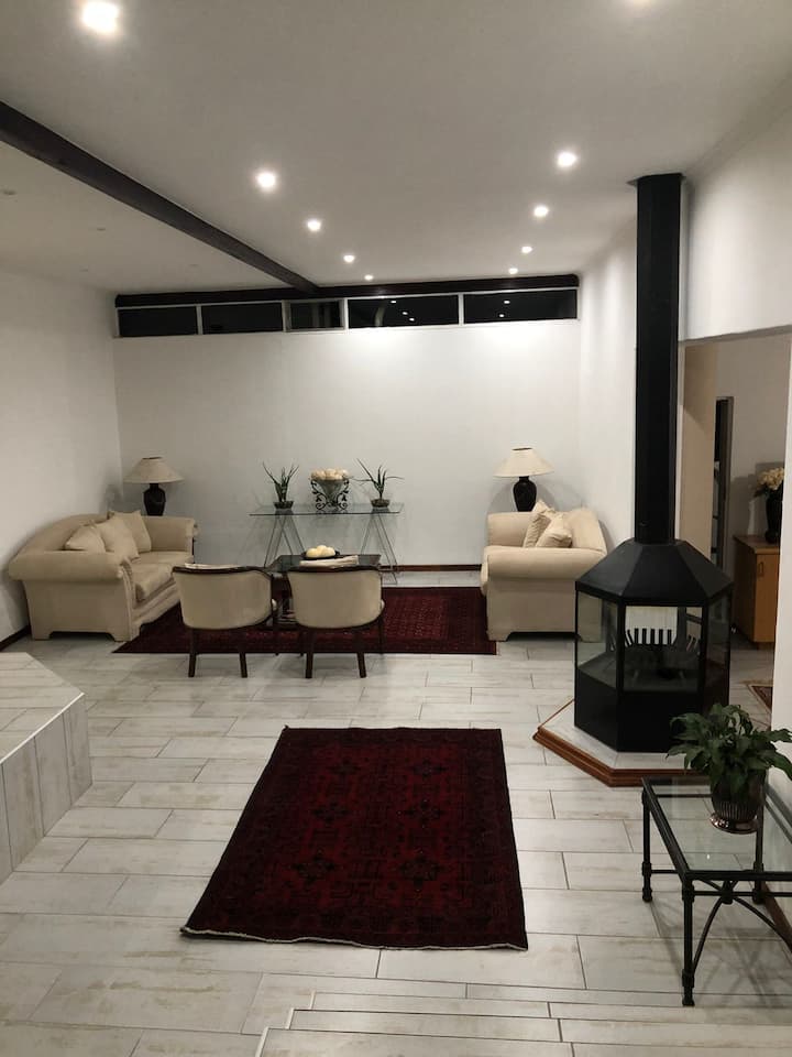 Red Cascade - Luxury 4 Bedrooms -Solar And Aircons - Hartbeespoort