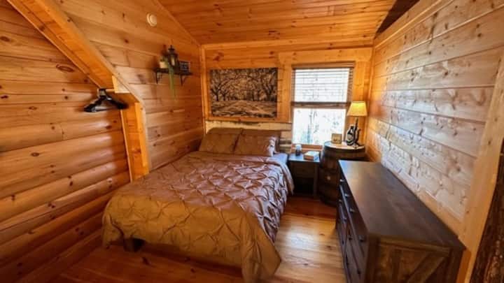 Spálňa na poschodí s manželskou posteľou Queen 