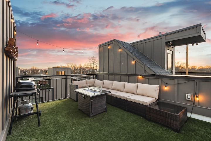 Rooftop Deck, Patio & Garage – Walk to Restaurants