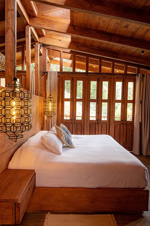 Cabaña de madera con hidromasaje