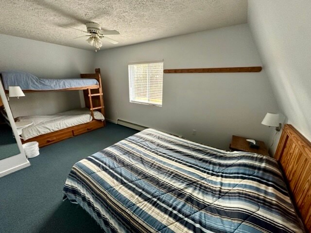 2号卧室

这间宽敞的卧室配有一张标准双人床和一对双层床，您可以在这里放松身心。 

在探险一天后，享受自然光、舒适的床上用品和宁静的休息
