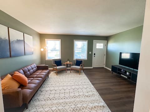 Remodeled 50s Home in Quaint Downtown LaGrange
