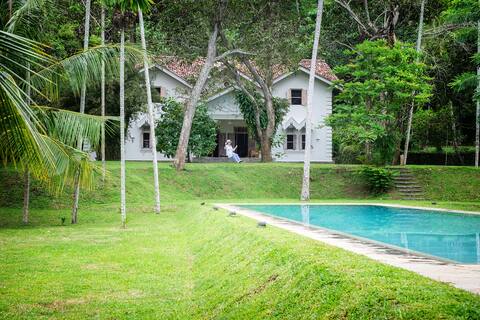 Heritage luxury in Mirissa: full-staff, chef, pool