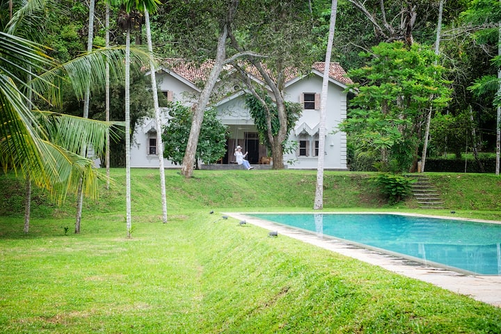 Siri Wedamadura - Heritage villa, full staff, chef