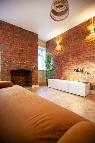 Phoebe gallery image 5