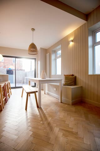 Phoebe gallery image 4