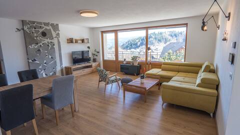 Family apartment with magnificent views and garden