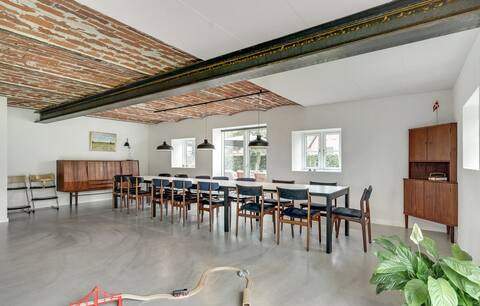 Holiday house for 16 people, close to beach and nature