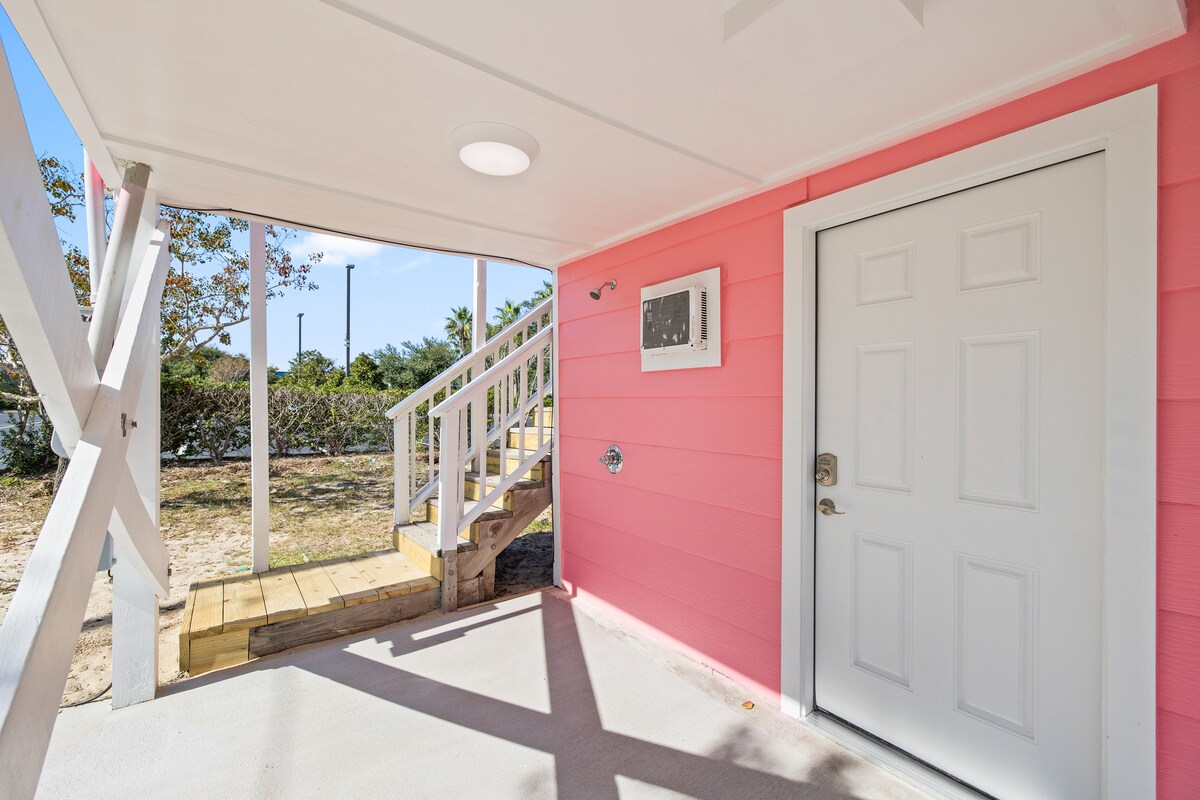 Flamingo Cottage - Houses for Rent in Gulf Shores, Alabama, United States -  Airbnb