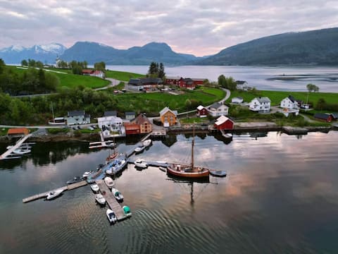 The merchant's house by Otnesbrygga