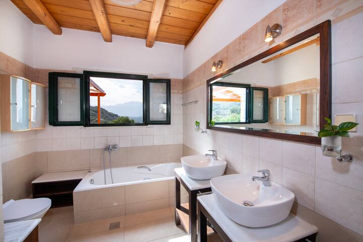 Villa Piper- Jacuzzi – Pool – Near The Beach gallery image 5