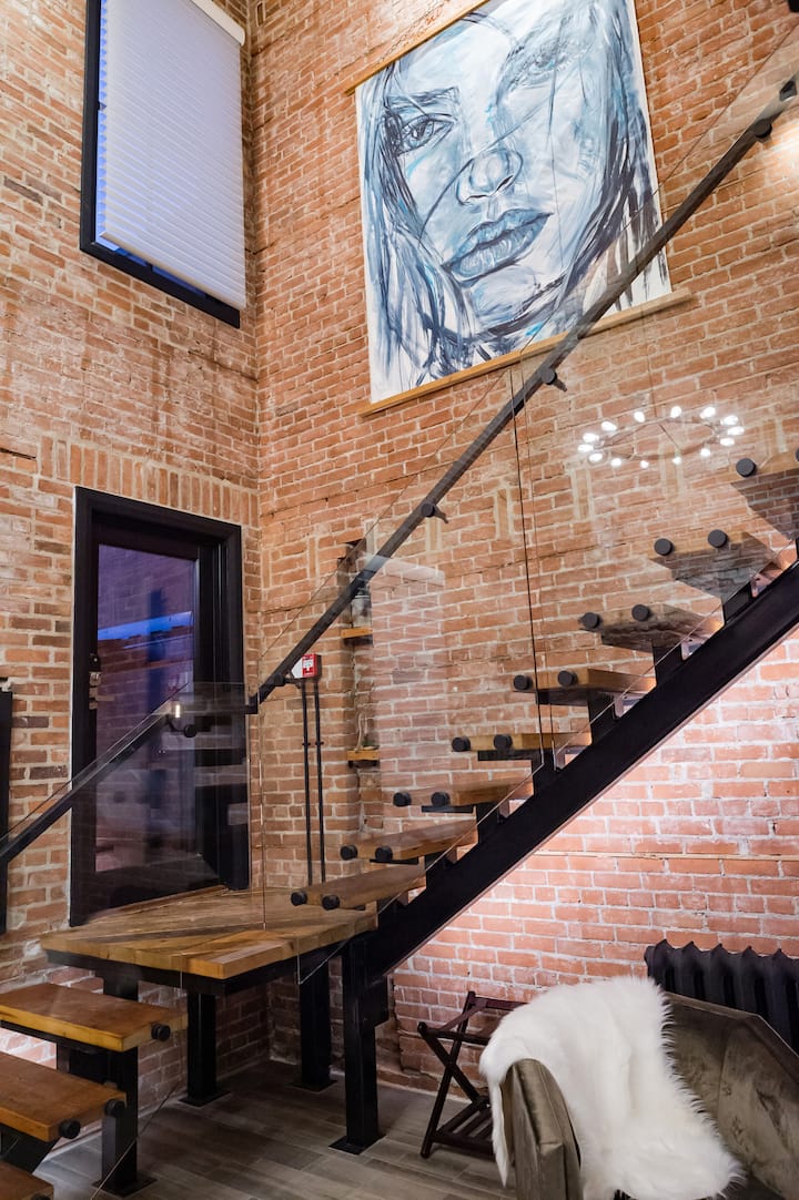 48 King West - The Vault - Brockville