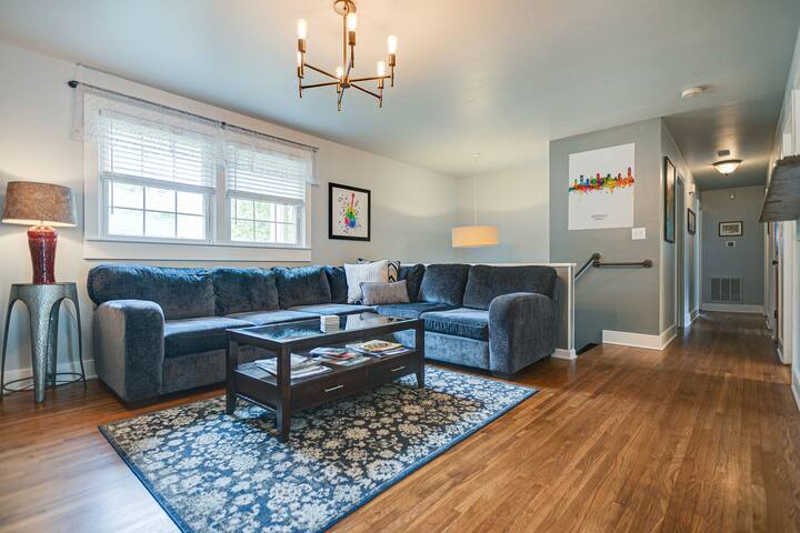 GREAT FOE LARGE GROUPS SLEEPS 12 Close to DOWNTOWN gallery image 3