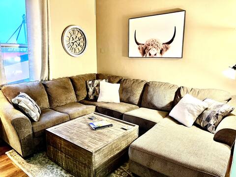 2 Bedroom Downtown Historic Apt