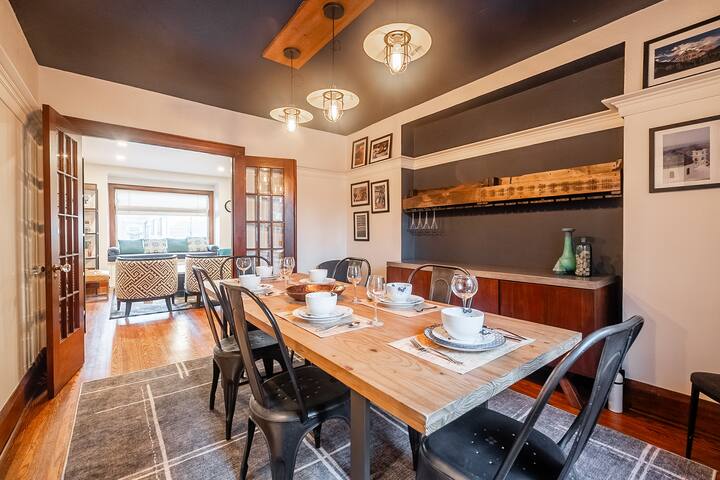 Bright & Stylish 3BR in Trendy Bloor West Village