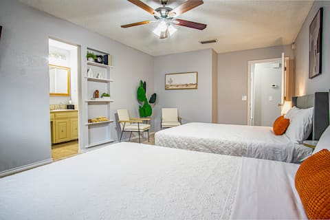 King Bed|Mins. to Convention Cntr|Monthly Discount