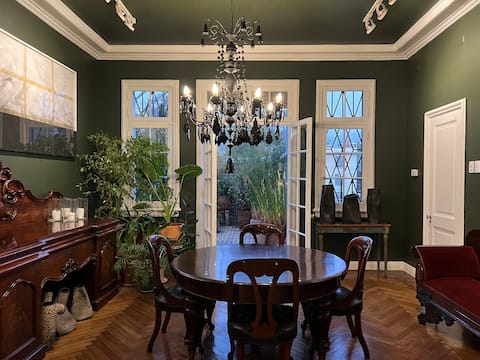 Grand house in Providencia