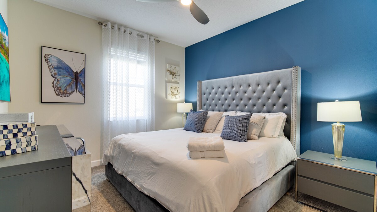 Одморете се, подмладете се, повторете – нашата модерна спална соба е совршен рај за добар сон.