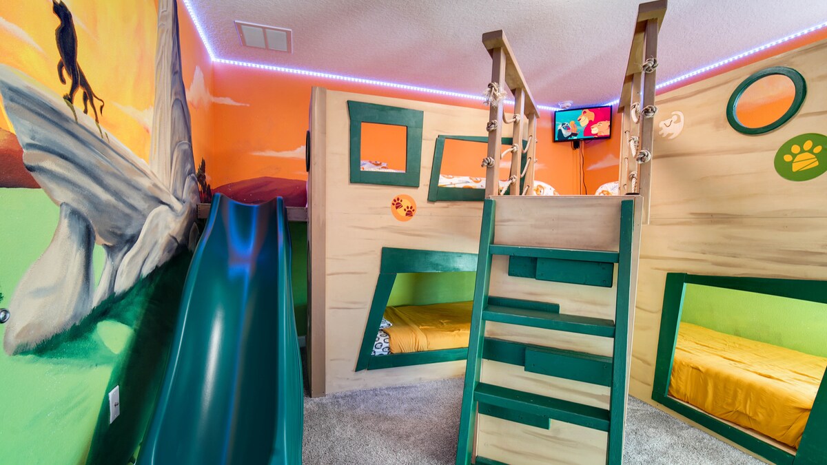 Рајот за играње е само чекор подалеку – нурнете се во радоста на нашиот динамичен детски простор