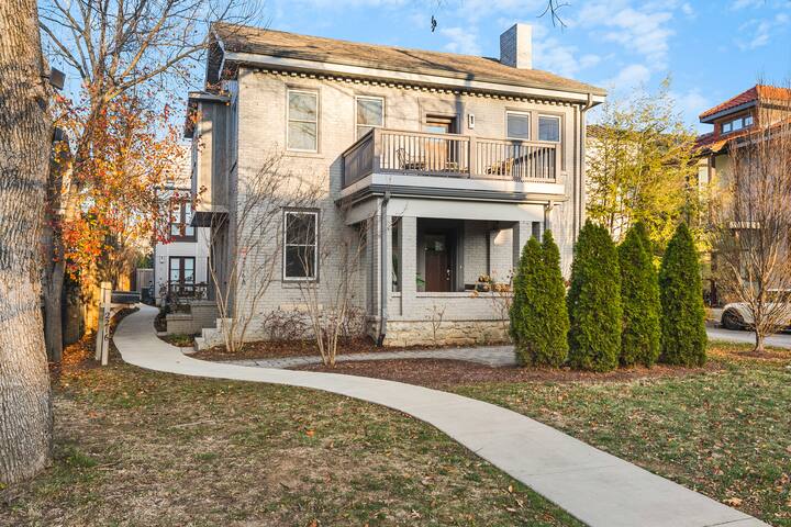 TWO Adjacent Homes in 12 South, Belmont -Sleeps 20 gallery image 4