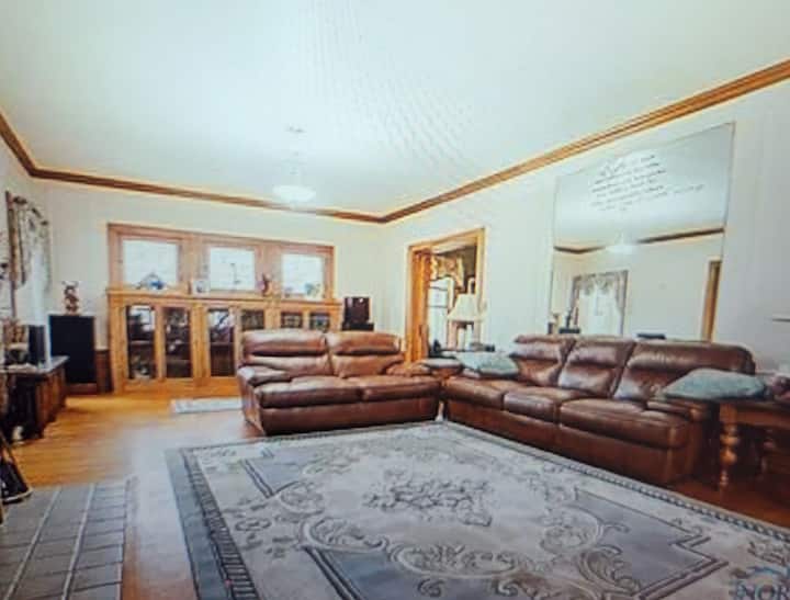 Private Mcmansion - Toledo, OH